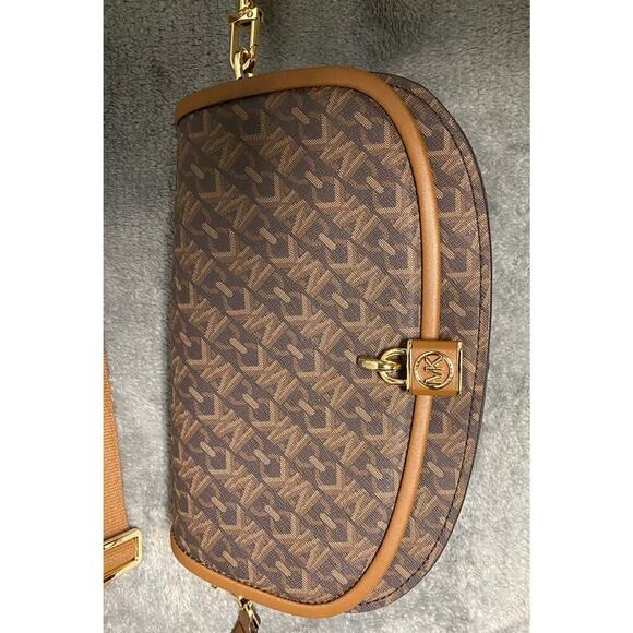 Michael Kors Mila Medium Empire Signature Logo Messenger Bag - Picture 4 of 16